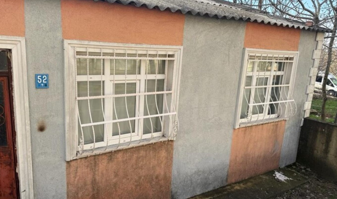 Demir pencere korkuluğu